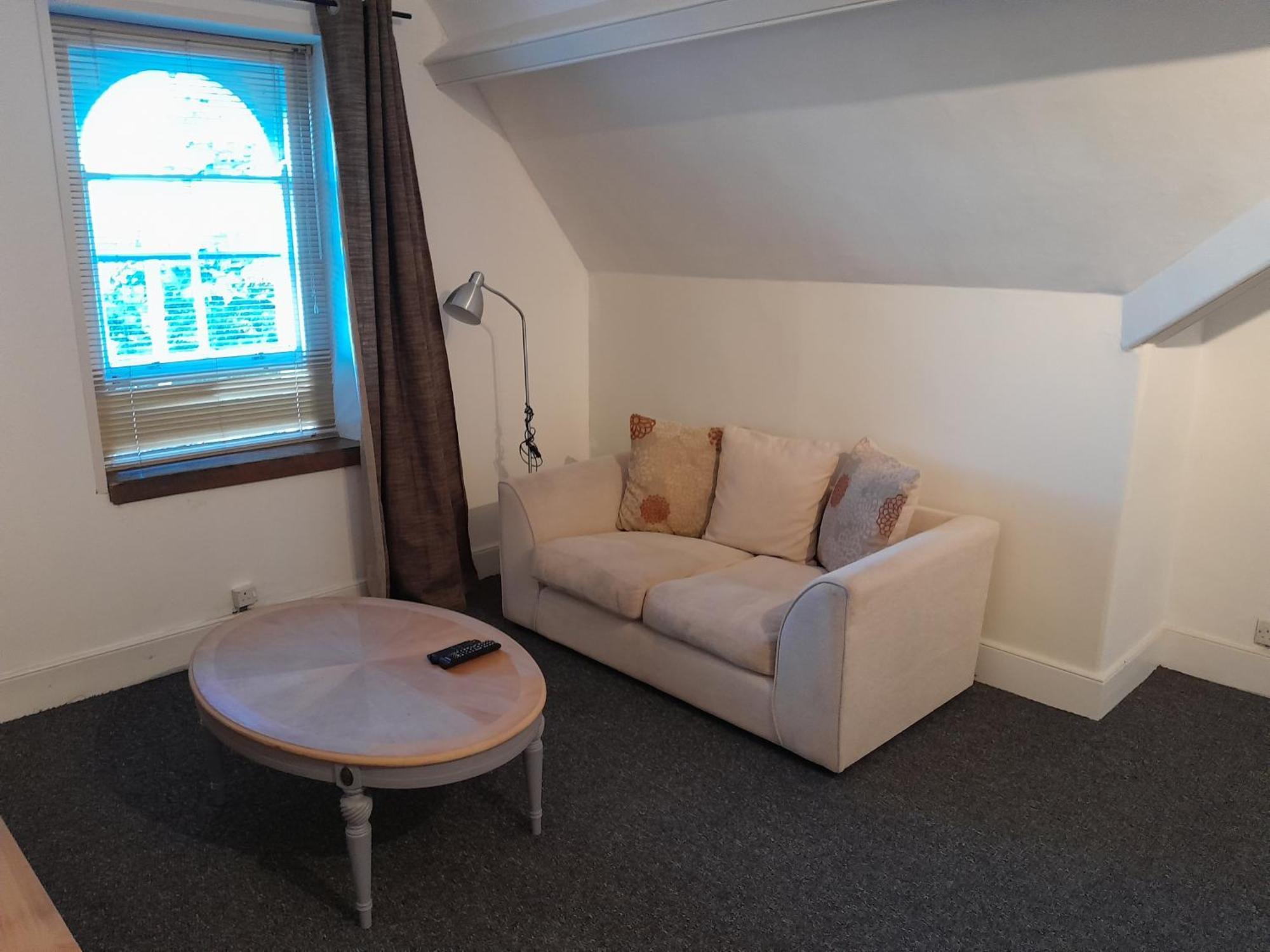 Loft Singleton Homestay *