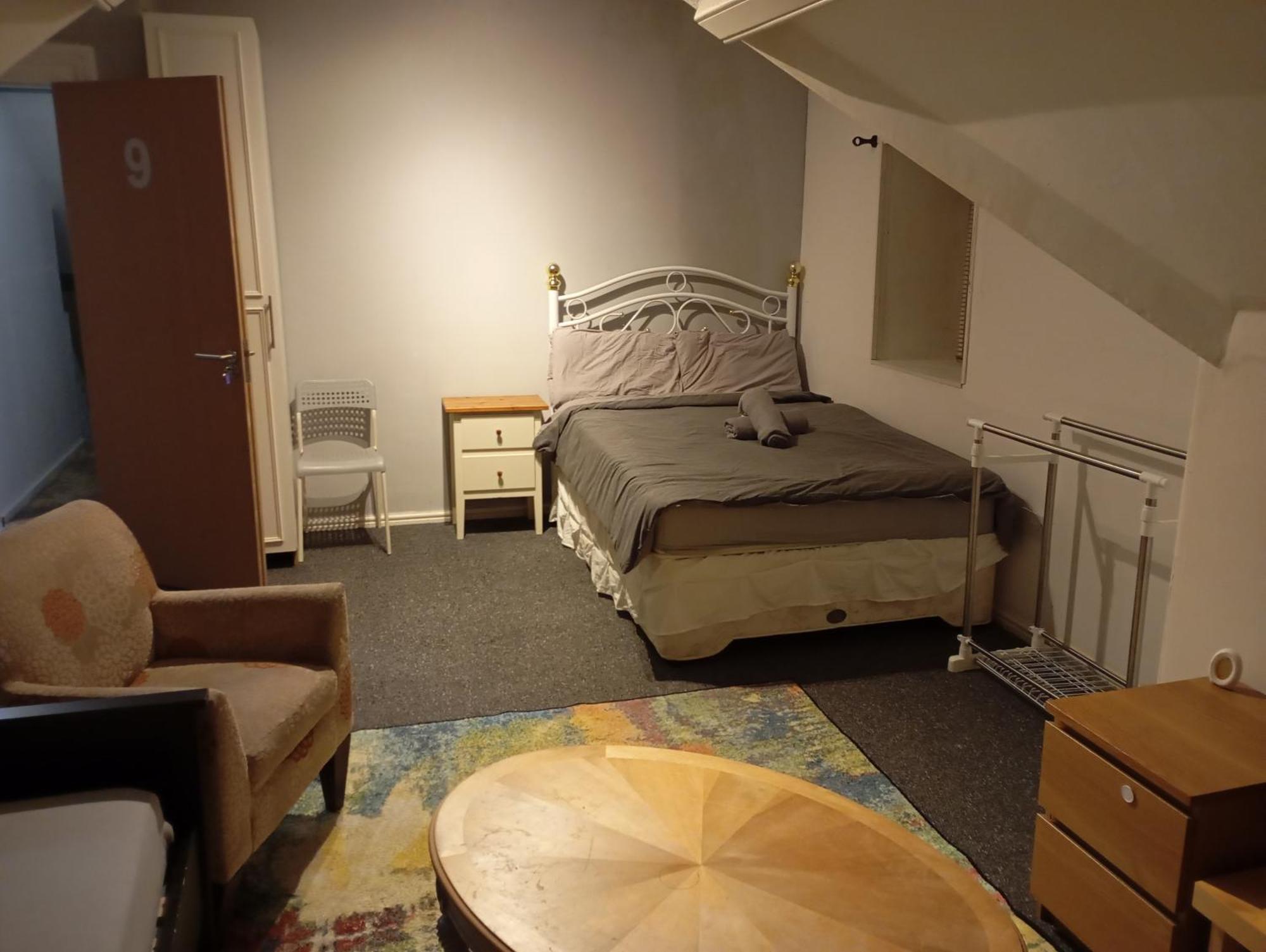 Loft Singleton Homestay *