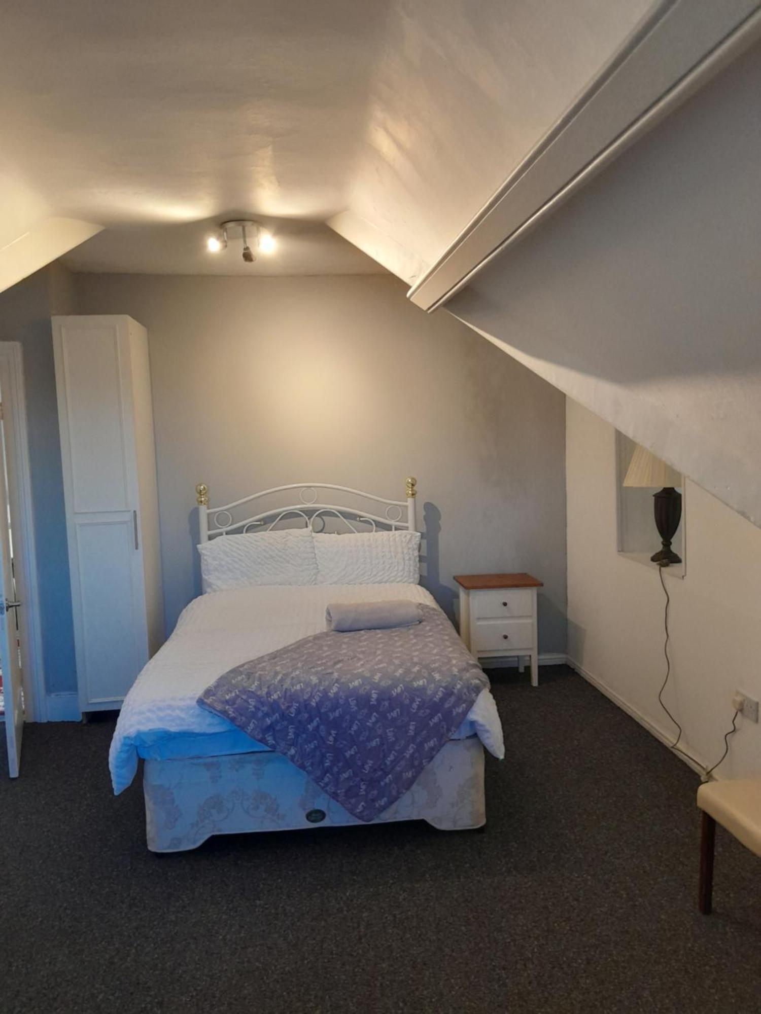 Quarto em Acomodações Particulares Loft Singleton Swansea